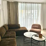 Daire Blue Edge Makenzy Larnaca