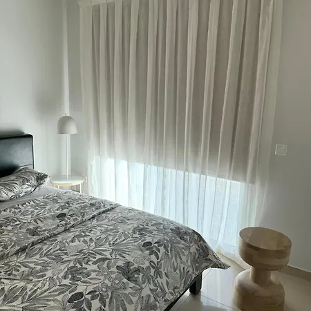 Blue Edge Makenzy Larnaka